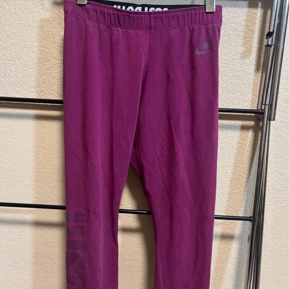 nike purple / maroon / fuschia leggings / tights